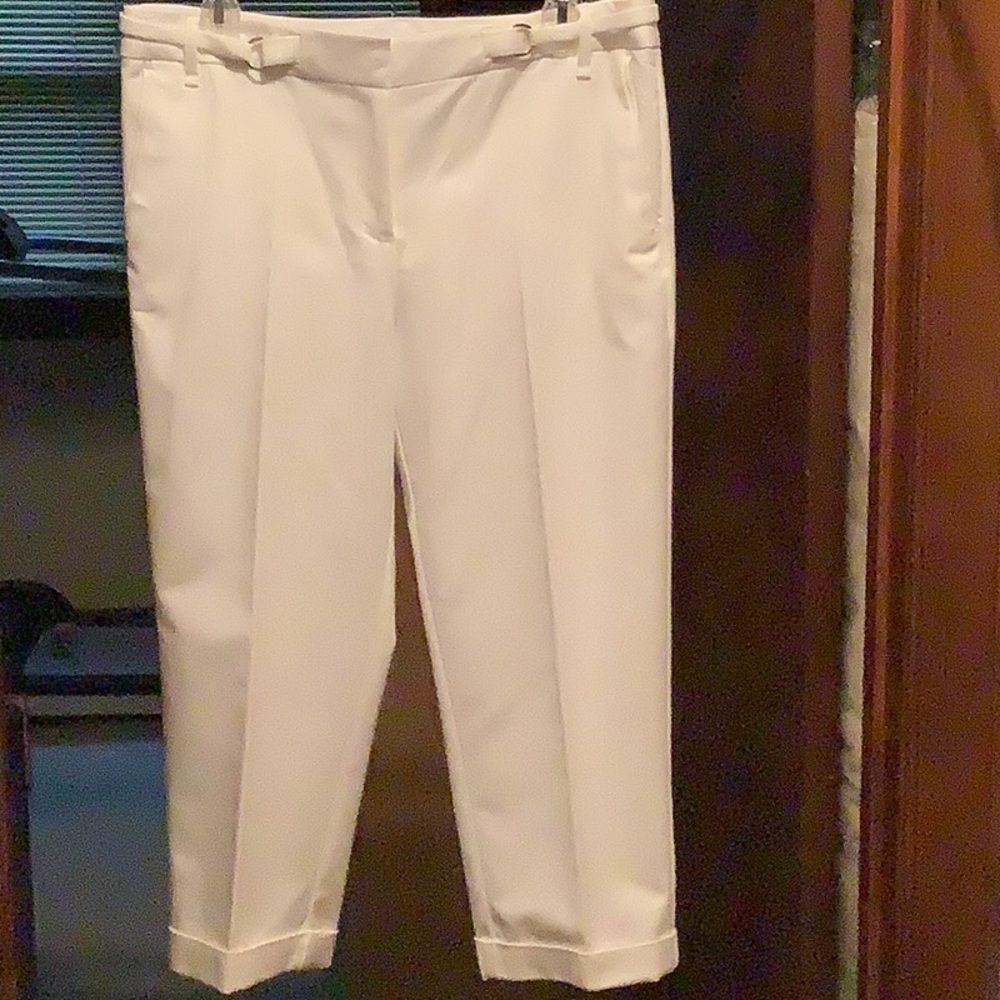 Great Go-To Capris - Picture 2 of 5